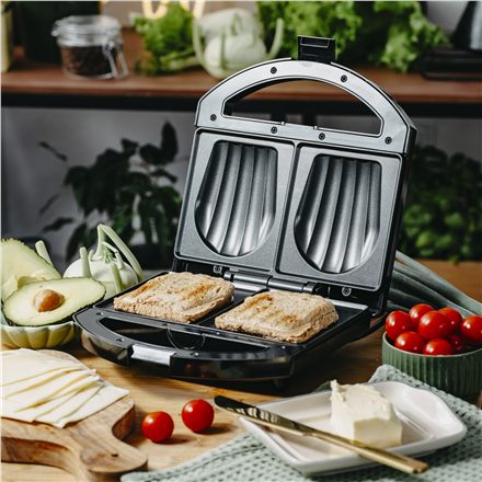 Adler Sandwich Maker | AD 3069 | 750 W | Number of plates 1 | Black