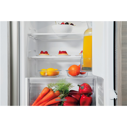 Whirlpool Refrigerator | ARG 7342 | Energy efficiency class E | Built-in | Larder | Height 122 cm | 